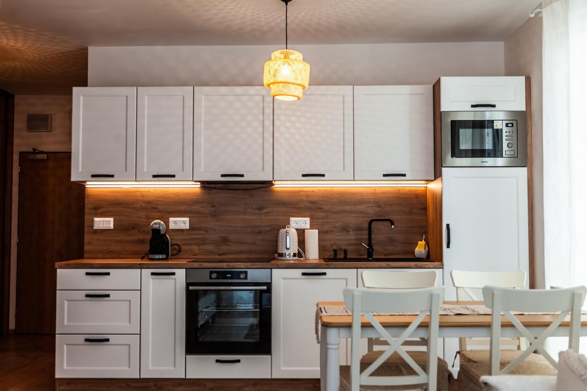 Apartmany Besen Bešeňová Exteriör bild