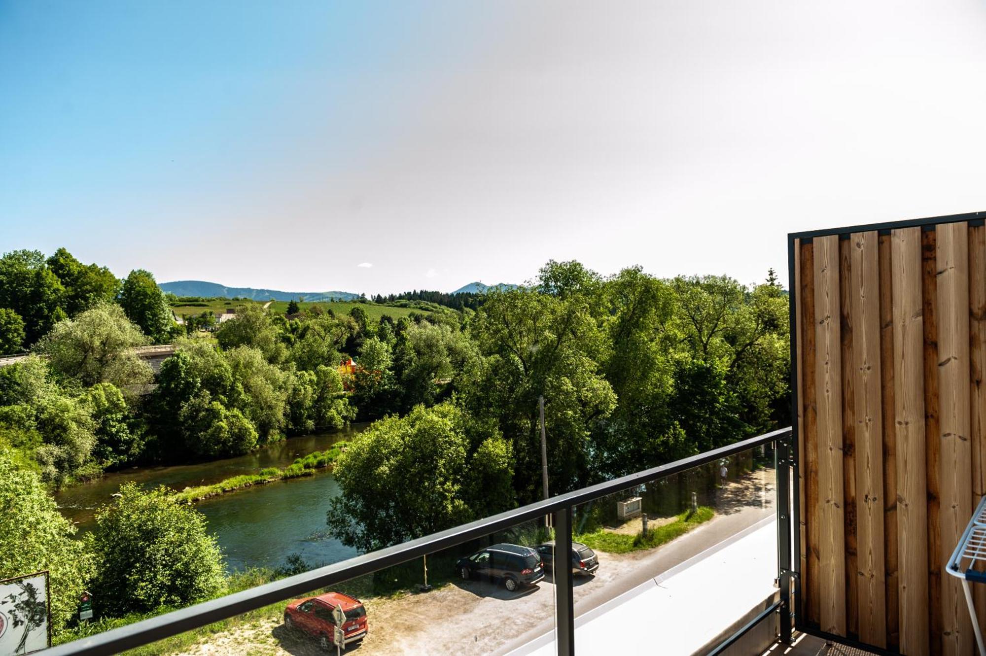 Apartmany Besen Bešeňová Exteriör bild